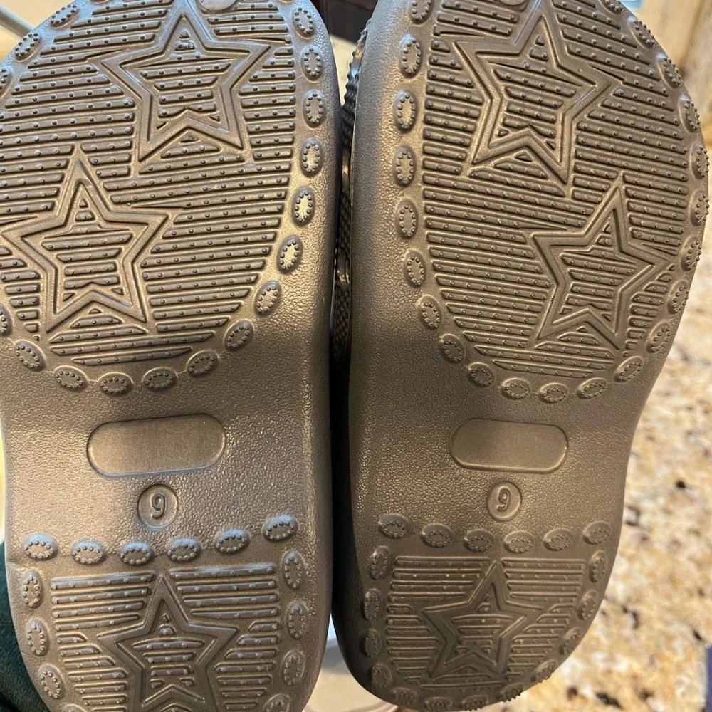Hot Wheels Kids' Grey Car Crocs Water Shoes